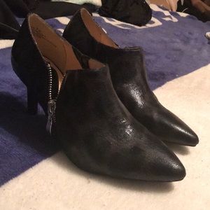 black pointy heels